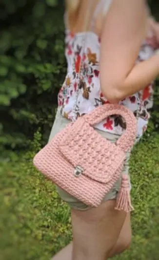Sac Flora vieux Rose porté sangle.webp