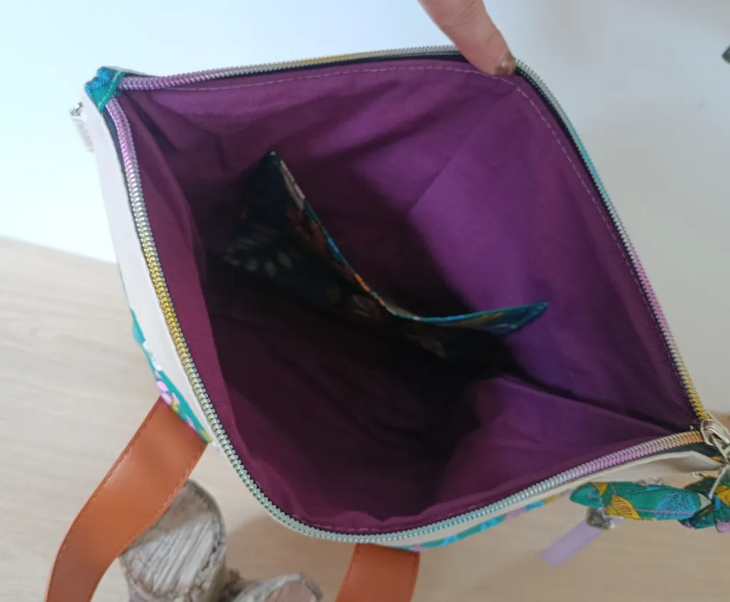 Intérieur sac safari.webp