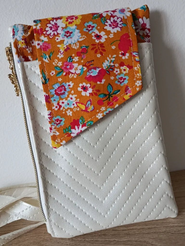 Pochette complice téléphone - Blanc printanier.webp