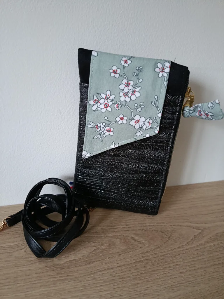 Pochette complice téléphone - Noir P sakura.webp