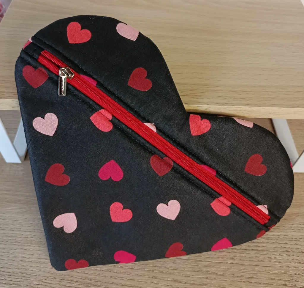 Trousse Valentine - Coeur noir.webp
