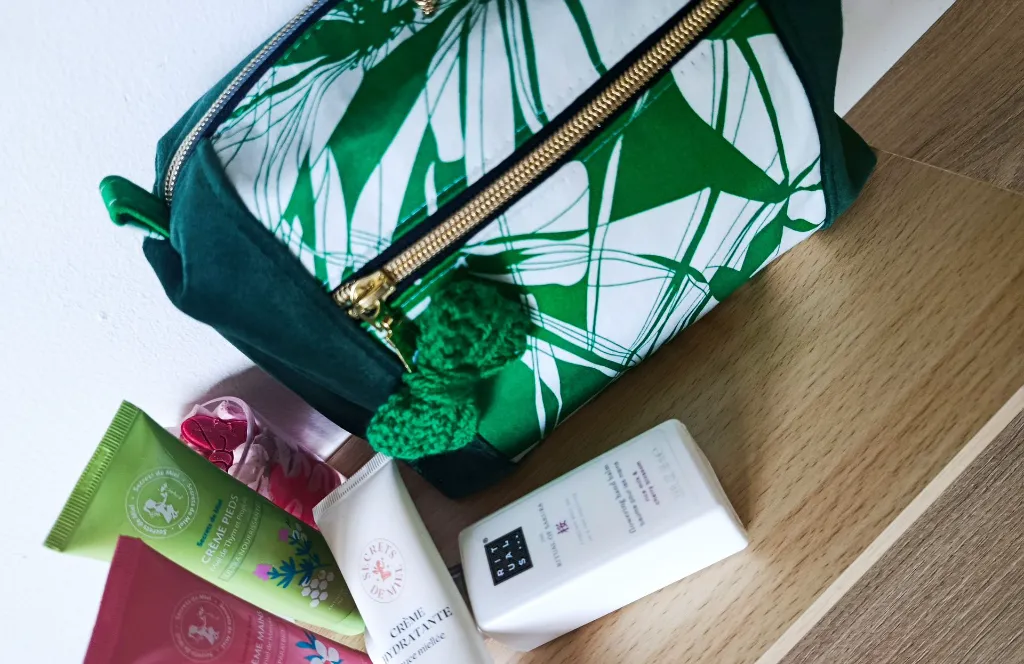 Trousse Manon - Vert Savanne - Trousse de toilette.webp