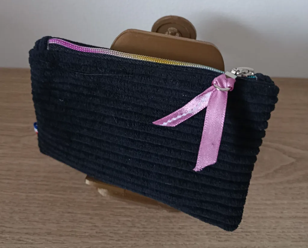 Porte monnaie velours - Noir ruban rose clair.webp