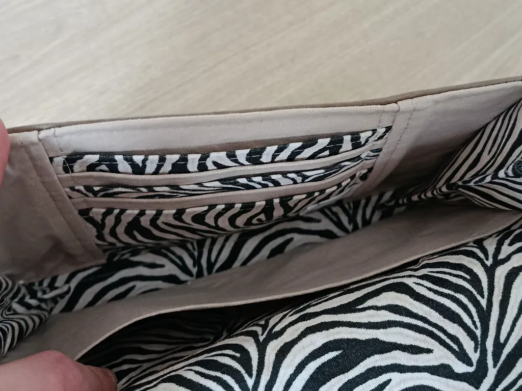 Pochette sac complice XL Zébra - Intérieur organisé.webp