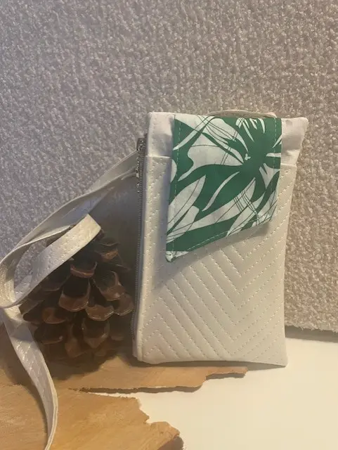 porte-monnaie, pochette téléphone blanc nacré vert
